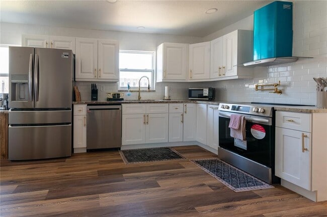 Building Photo - 1897 Dolphin Blvd S