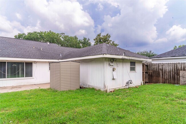 Building Photo - 8819 Hazen St