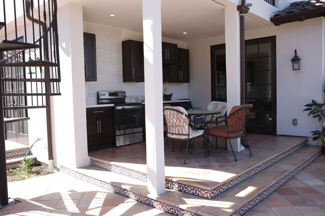 Building Photo - 1215 Altamead Dr