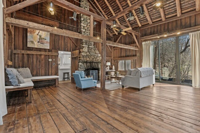 Building Photo - 200 Chestnut Ridge Rd