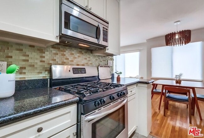 Building Photo - 1275 Havenhurst Dr