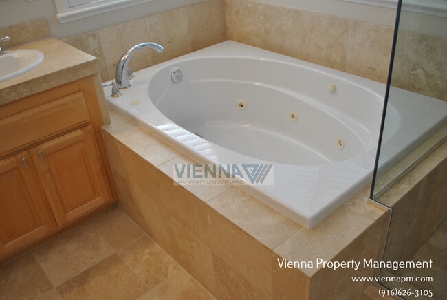 Building Photo - 3750 Jennieke Ct