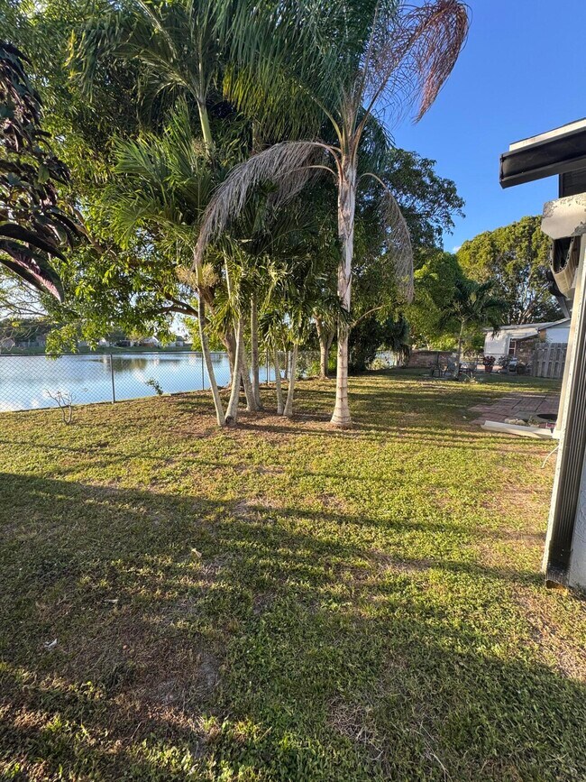 Building Photo - 1371 Thornbank Ln