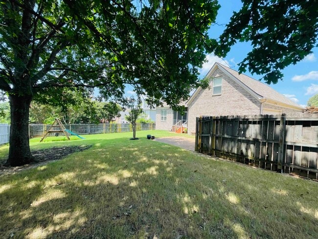 Building Photo - 9351 Lake Bridge Dr