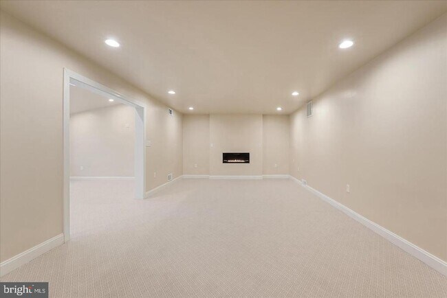Building Photo - 9036 Jeffery Rd