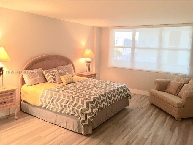 Building Photo - 6039 Collins Ave