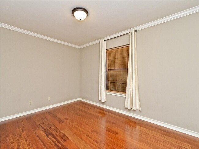 Building Photo - 407 E 45th St