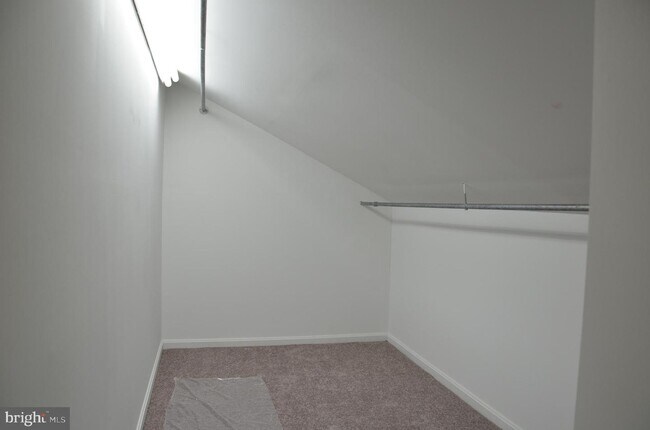 Building Photo - 3311 Lakeside View Dr