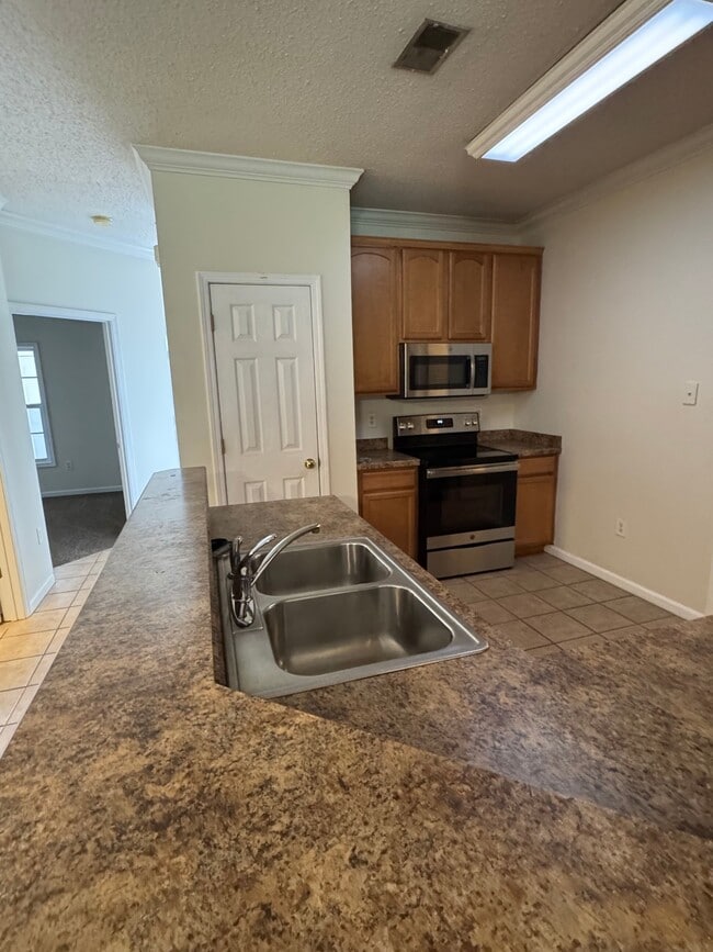 Building Photo - 5846 Longwood Dr