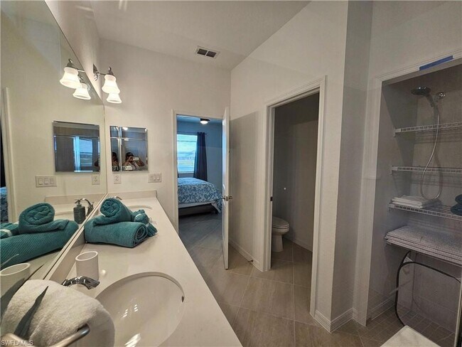 Building Photo - 2437 Orchard St