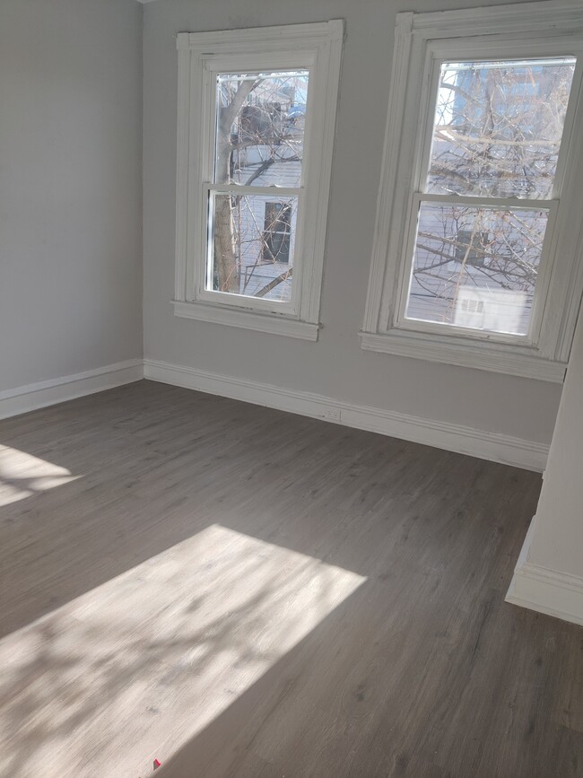 Building Photo - 1414 W Pacific St