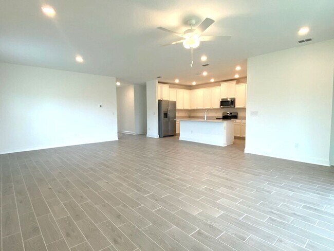 Building Photo - Beautiful 4 Bedroom Home in Wexford Reserve!