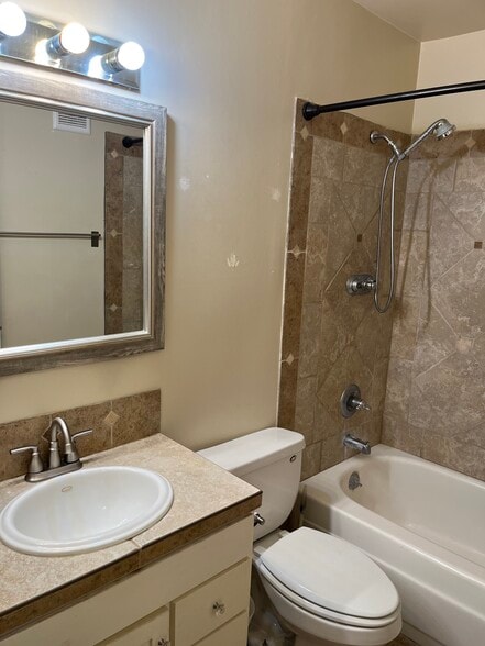 Building Photo - 4081 Clayton Rd