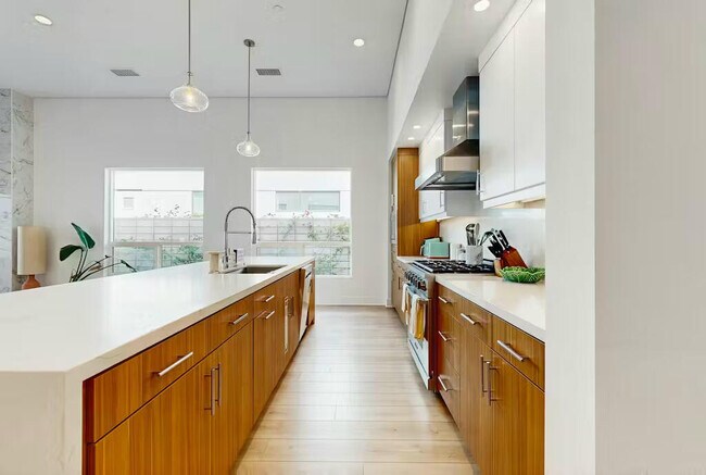 Building Photo - 3534 Ambassador Dr