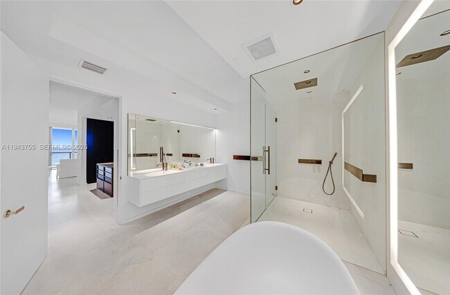 Building Photo - 9705 Collins Ave