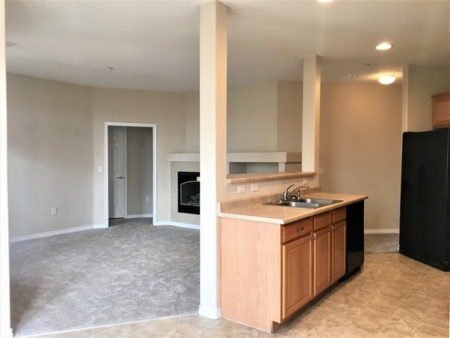 Building Photo - Beautiful Condo in Broomfield