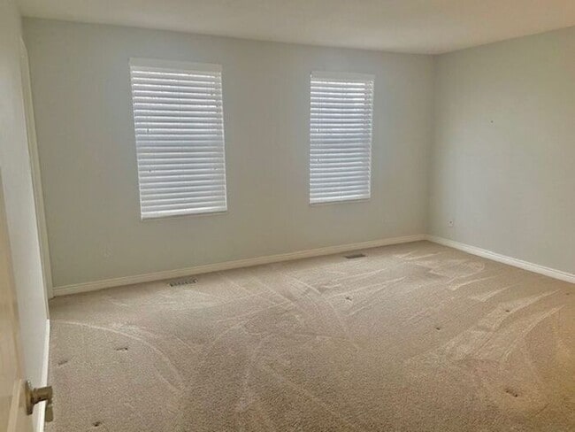 Building Photo - Gorgeous 4 Bed, 2 Bath Home in Central For...