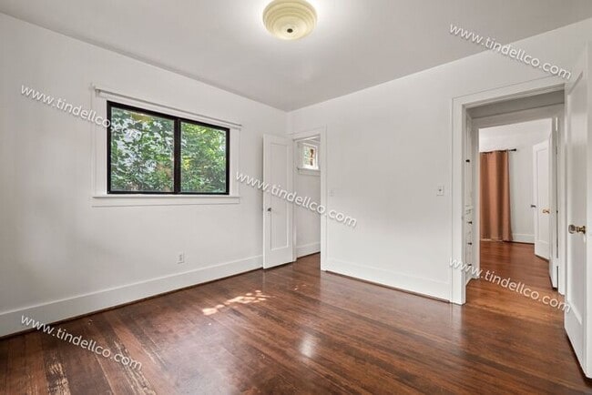 Building Photo - Modern Mediterranean 2 Bed/2 Bath with plenty of space - Pet Friendly!