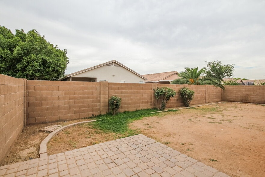 Building Photo - 8234 W Pima St