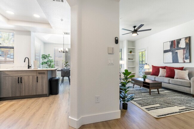 Building Photo - 15608 N 71st St