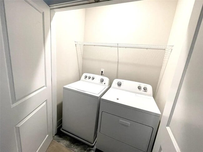 Building Photo - 3796 Oxford Cir