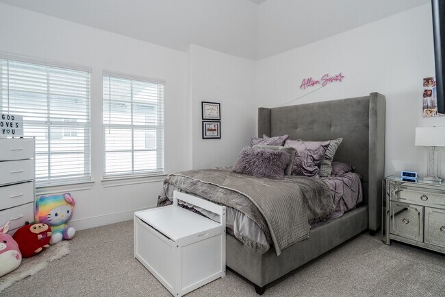 Building Photo - 2312 Hutchins St