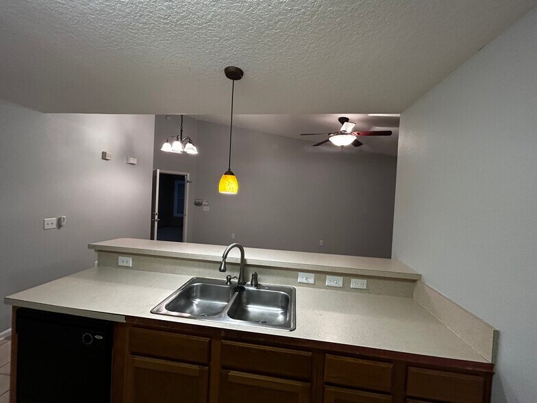 Building Photo - 9690 Amarante Cir