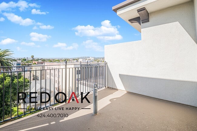 Building Photo - 856 S Gramercy Dr