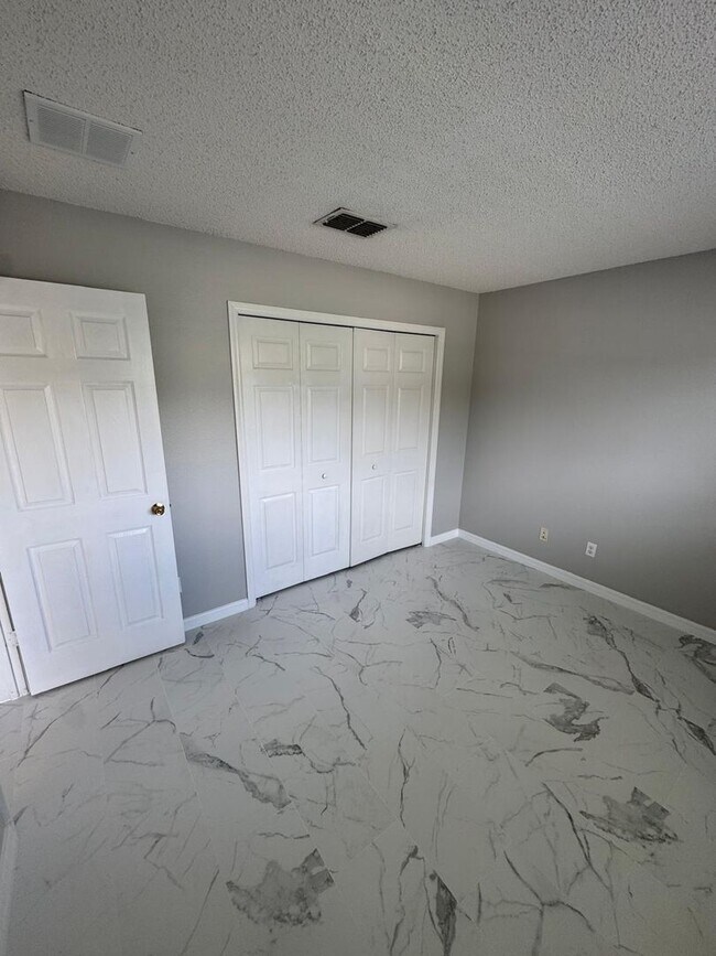 Building Photo - Spacious 4 bedroom house in Waterford Chase