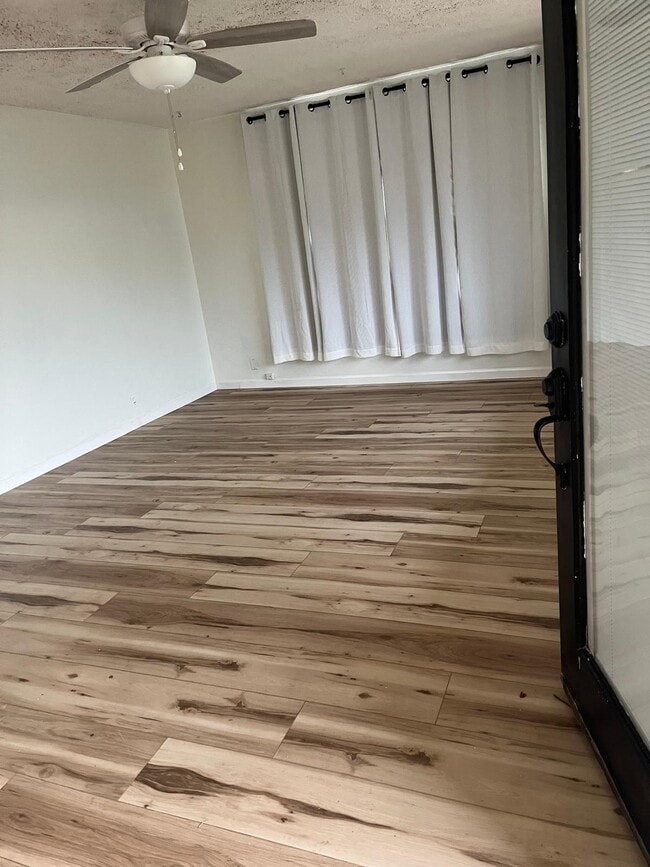 Building Photo - 680 Sunset Dr