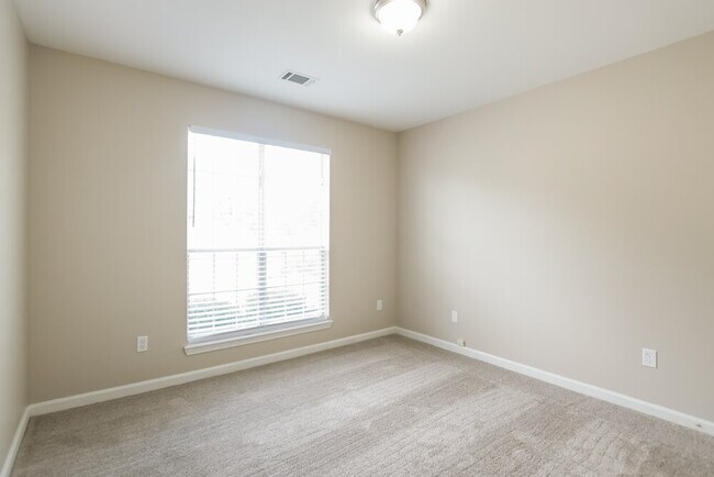 Building Photo - 520 Brooksdale Dr