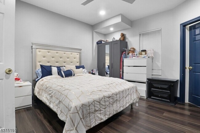 Building Photo - 737 Jackson Ave