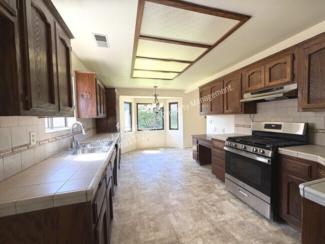 Building Photo - 840 Blue Ridge Dr