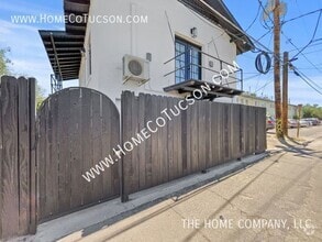 Building Photo - 940 E Florita St