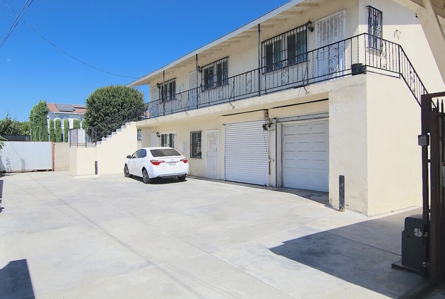 Building Photo - 3345 Del Mar Ave