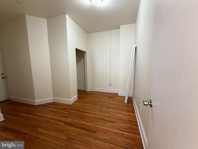 Building Photo - 922 S 49th St