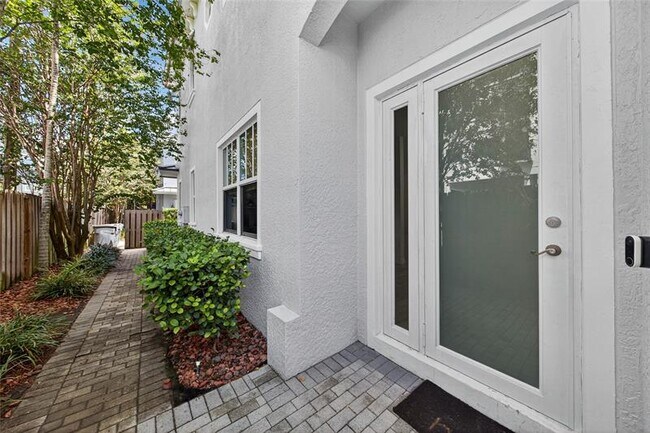 Building Photo - South Florida Excellent Rental - 1 month FREE!!!