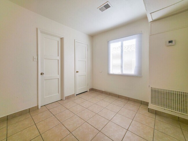Building Photo - Cozy 1 bedroom 1 bathroom apartment available for lease in Yuma, AZ!