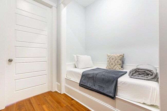 Building Photo - 1233 St Charles Ave