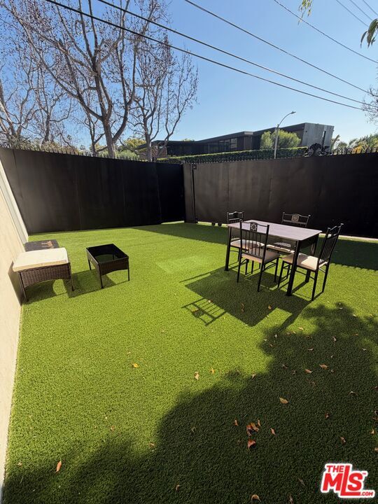 Building Photo - 602 N Maple Dr