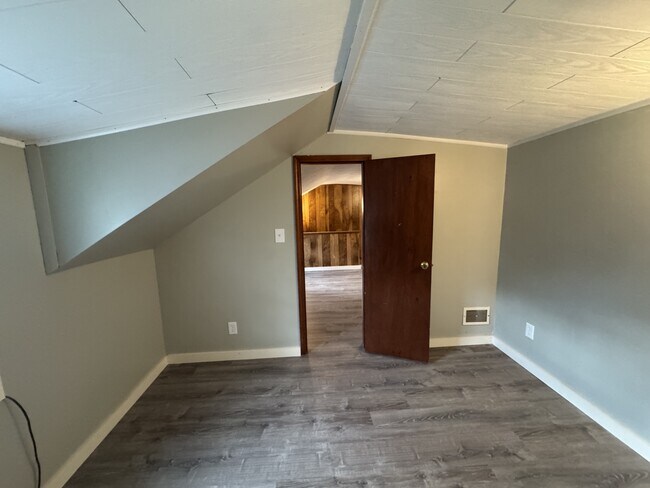 Building Photo - 410 S Union Ave