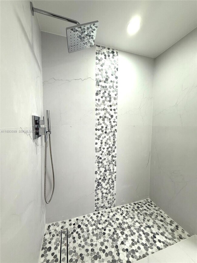 Building Photo - 210 174th St