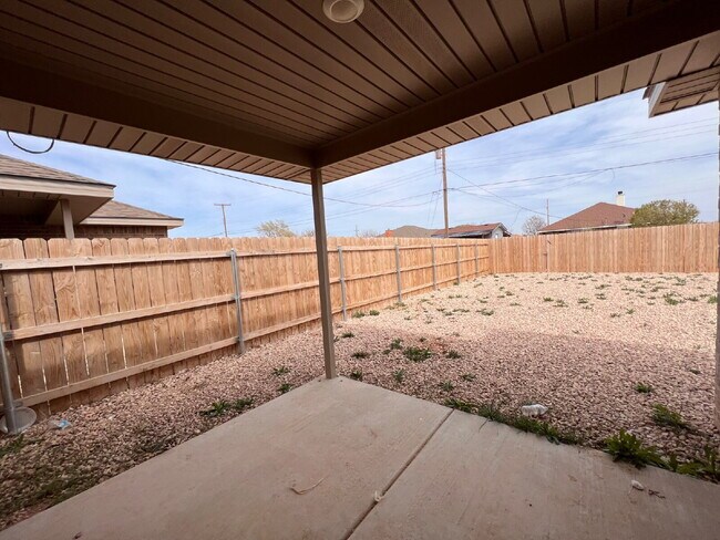 Building Photo - "Charming 3-Bedroom Home with 2 Full Baths in Lubbock – Spacious 1655 Sq Ft Retreat on North Texa...