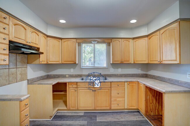 Building Photo - 3717 Larchmont St