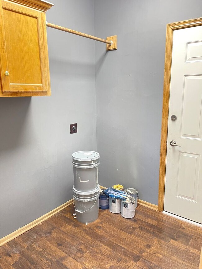 Building Photo - Northwest Omaha Gem: 2,700 Sq Ft, 3-Bedroom, Walk-Out Finished Basement, Fenced Yard, 3-Car Garag...