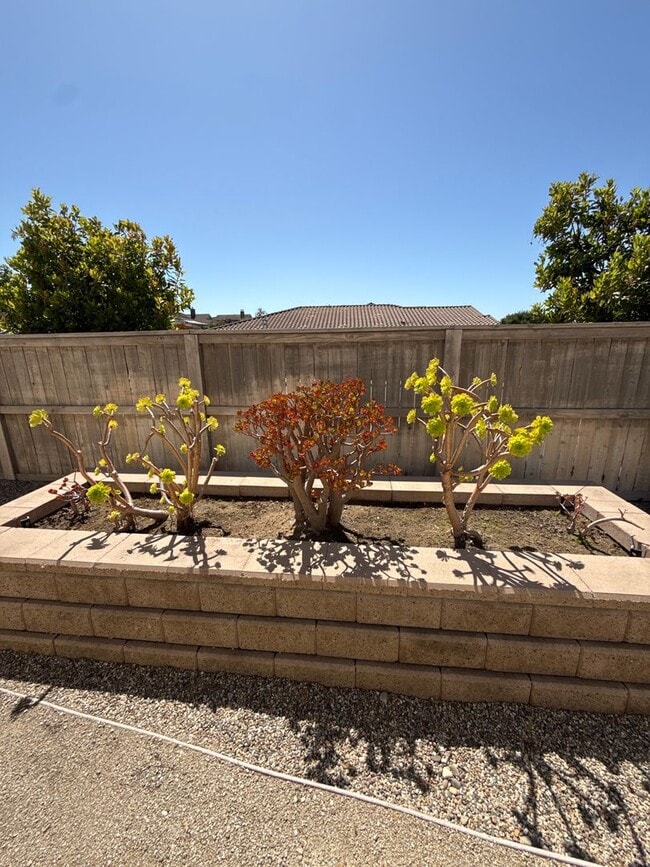 Building Photo - Beautiful Newer Rice Ranch Single Story Ho...