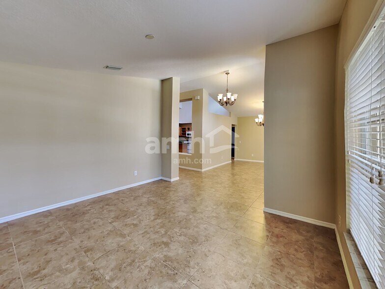 Building Photo - 10223 Meadow Crossing Dr