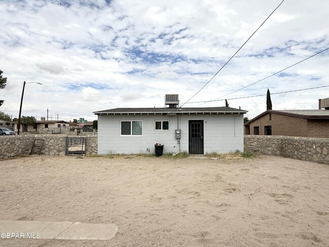 Building Photo - 805 Santa Barbara Dr