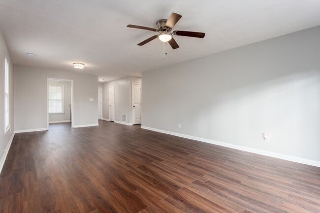 Building Photo - 611 Osborne Ct