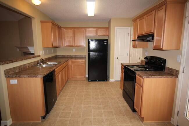 Building Photo - Great Location and Priced to Move-Cordova Home